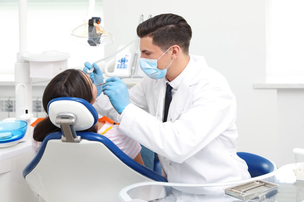 treating a chipped tooth (1) dentist Treating a Chipped Tooth